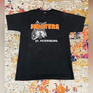 Vintage Hooters Shirt Medium